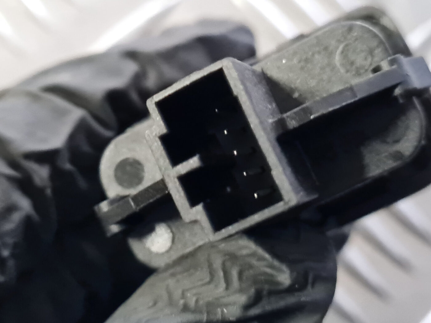 Atvēršanas/aizvēršanas poga priekš VOLVO C30 2009 3 Atvēršanas/aizvēršanas poga priekš VOLVO C30 2009