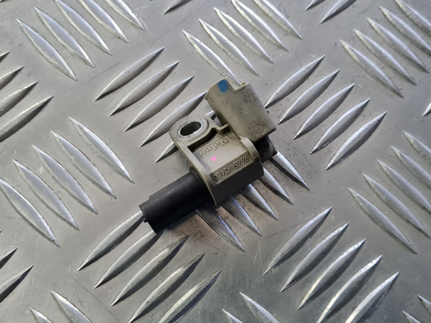 Sadales vārpstas devējs priekš VOLVO C30 2009