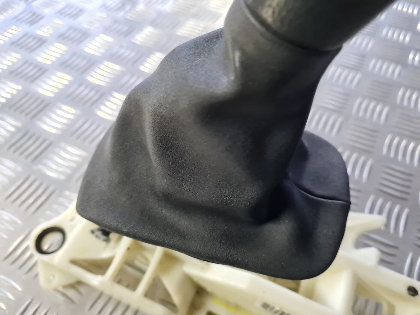 Ātrumu pārslēgšanas slēdzis priekš VOLVO C30 2009 8 Ātrumu pārslēgšanas slēdzis priekš VOLVO C30 2009