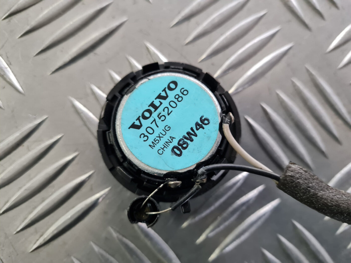 Durvju skaļrunis, augšā priekš VOLVO C30 2009 3 Durvju skaļrunis, augšā priekš VOLVO C30 2009