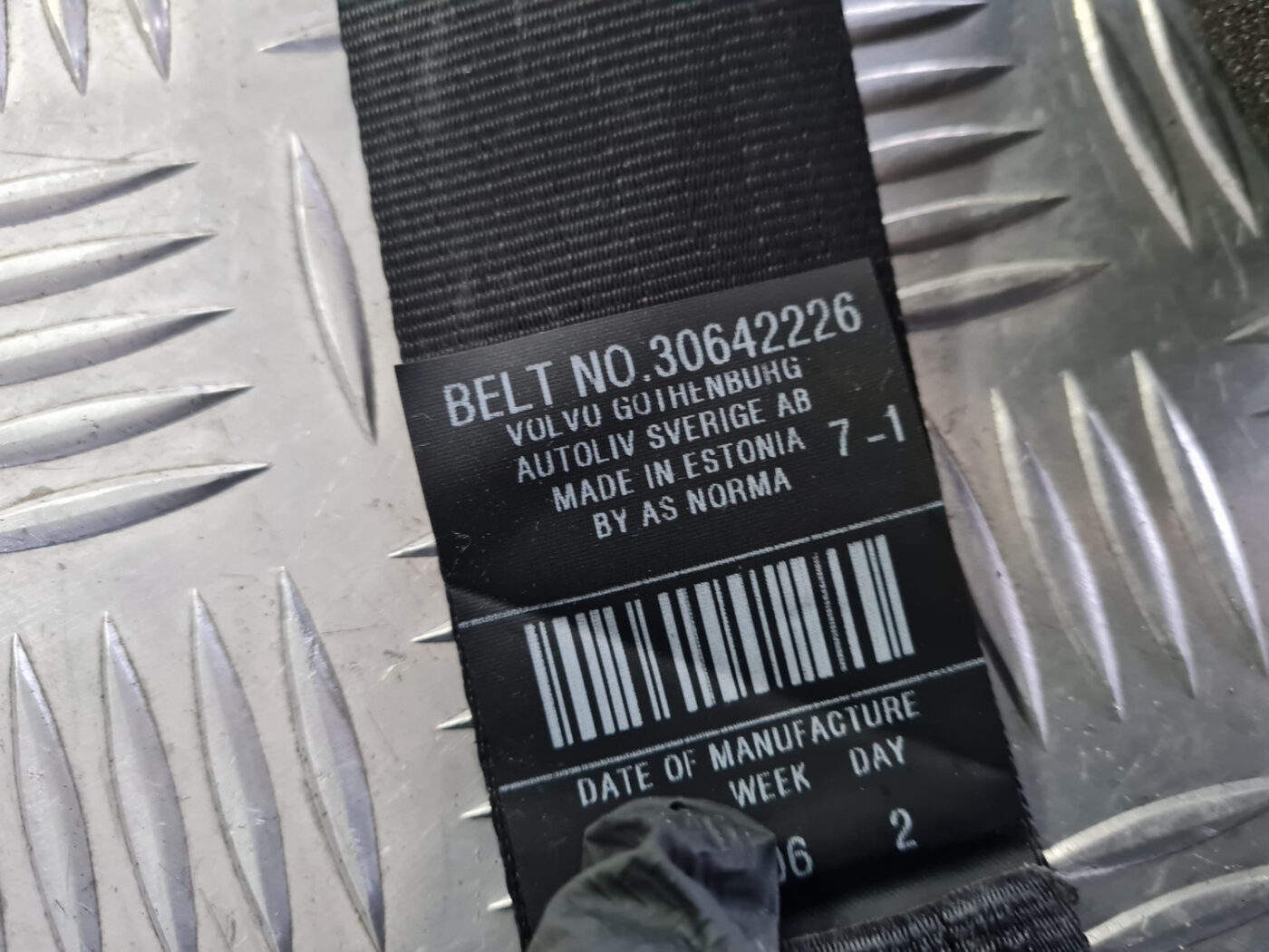 Aizmugurējā kreisa drošības josta priekš VOLVO C30 2009 4 Aizmugurējā kreisa drošības josta priekš VOLVO C30 2009