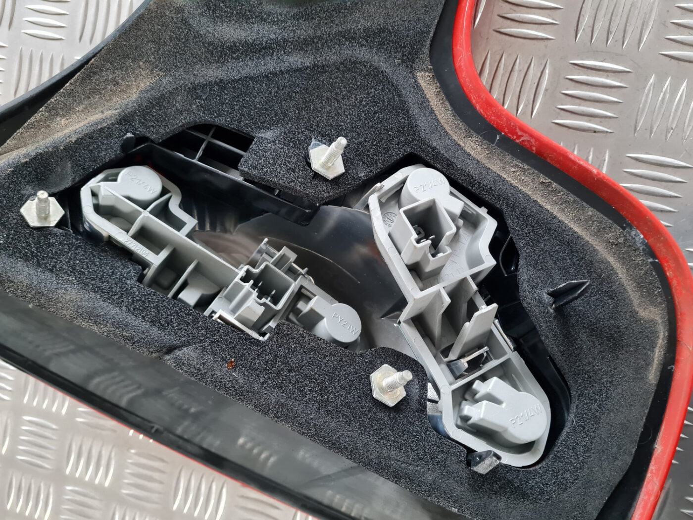 Aizmugurējais kreisais lukturis priekš VOLVO C30 2009 5 Aizmugurējais kreisais lukturis priekš VOLVO C30 2009