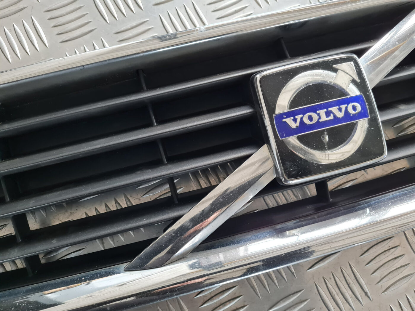 Bufera reste priekš VOLVO C30 2009