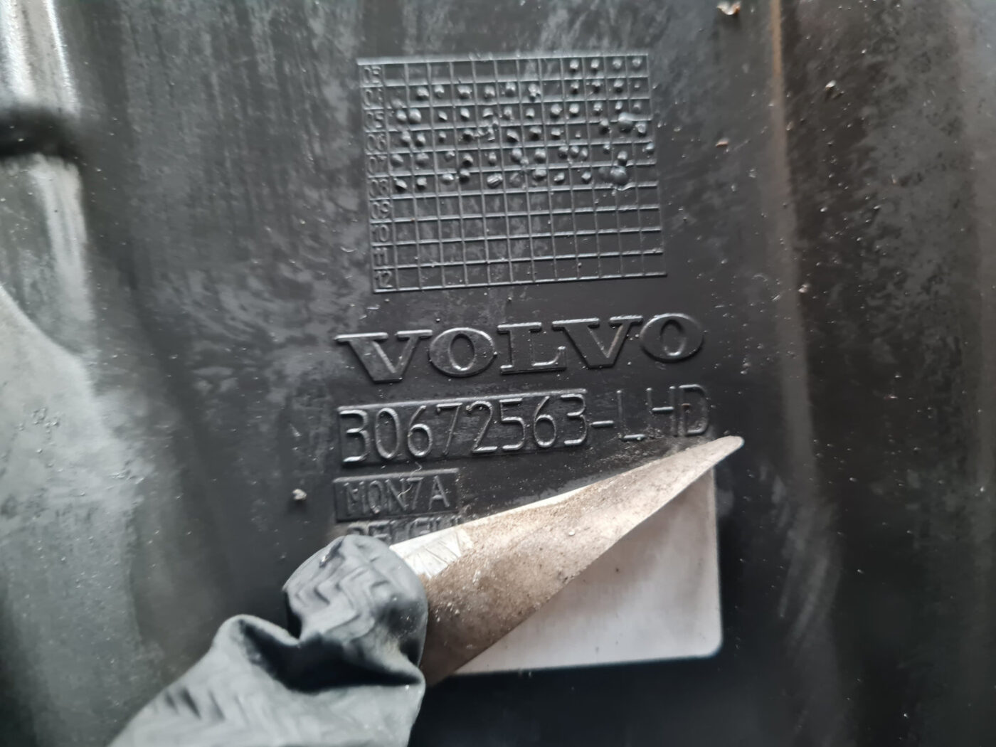 Vējstikla uzlika (deflektors) priekš VOLVO C30 2009 4 Vējstikla uzlika (deflektors) priekš VOLVO C30 2009