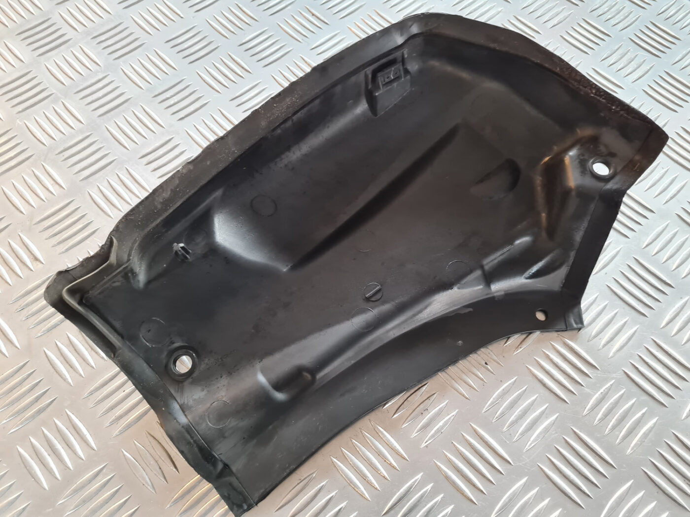 Vējstikla uzlika (deflektors) priekš VOLVO C30 2009 3 Vējstikla uzlika (deflektors) priekš VOLVO C30 2009