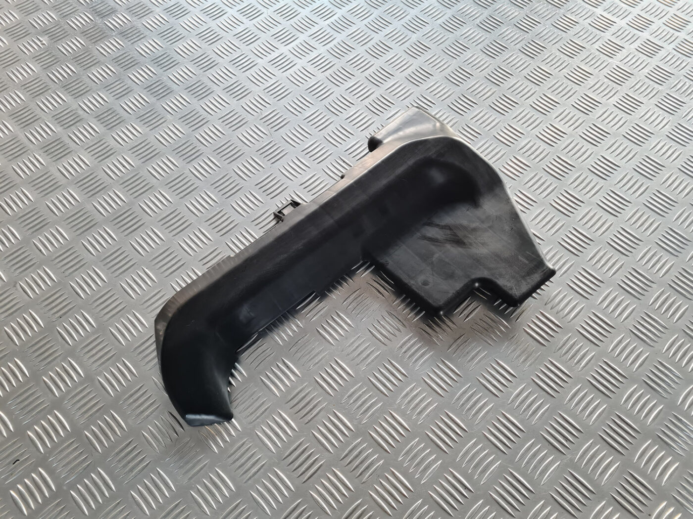 Aizmugurēja sēdekļa kronšteins priekš VOLVO C30 2009 1 Aizmugurēja sēdekļa kronšteins priekš VOLVO C30 2009