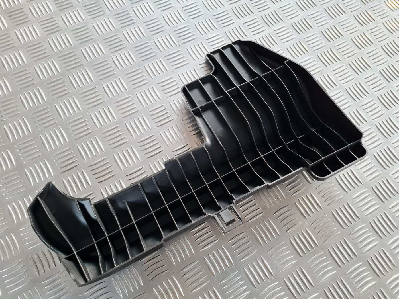 Aizmugurēja sēdekļa kronšteins priekš VOLVO C30 2009 4 Aizmugurēja sēdekļa kronšteins priekš VOLVO C30 2009