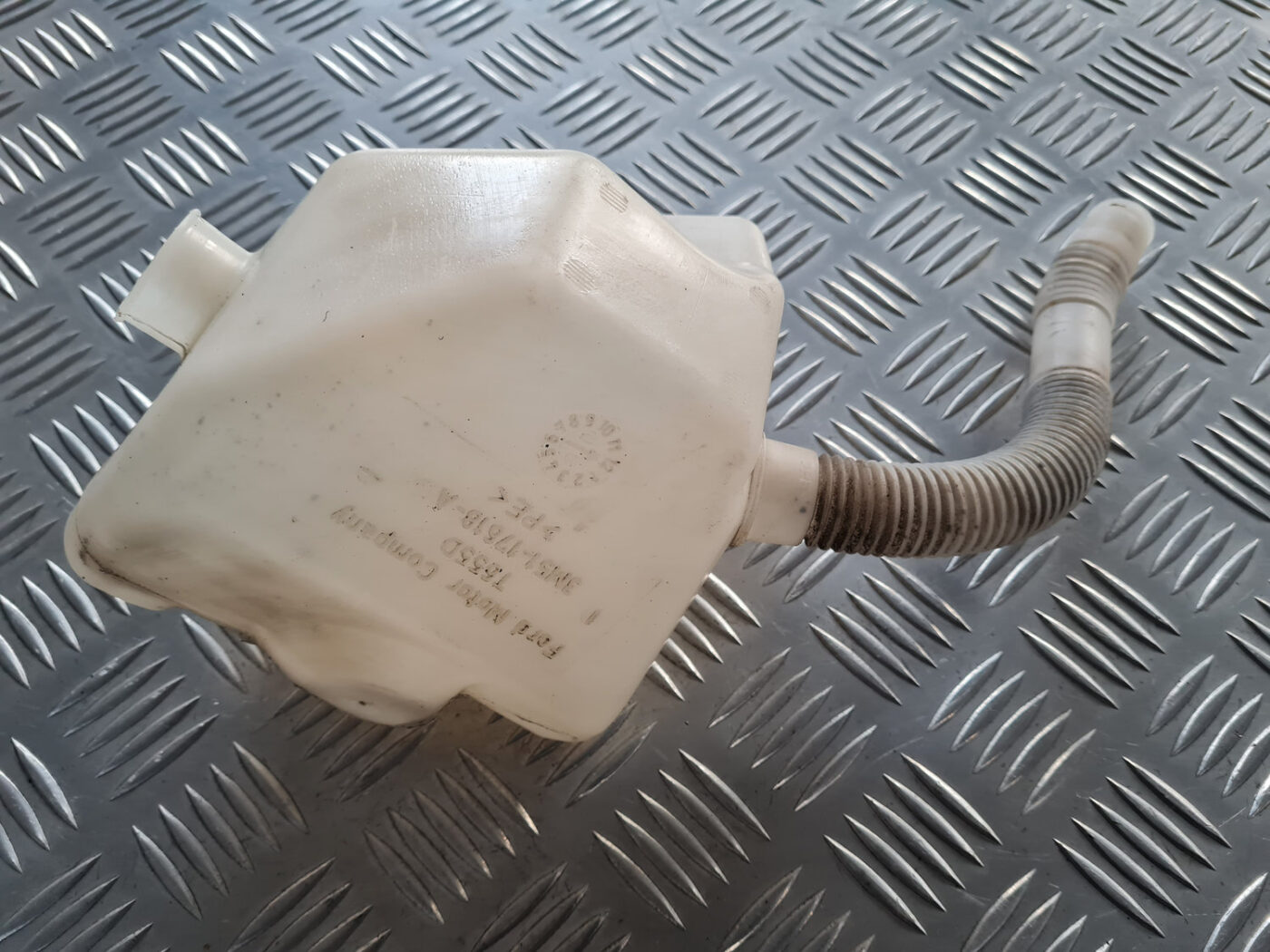 Mazgātāja šķidruma tvertne priekš VOLVO C30 2009