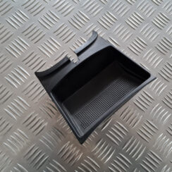 Centrālās konsoles nodalījums priekš VOLVO C30 2009