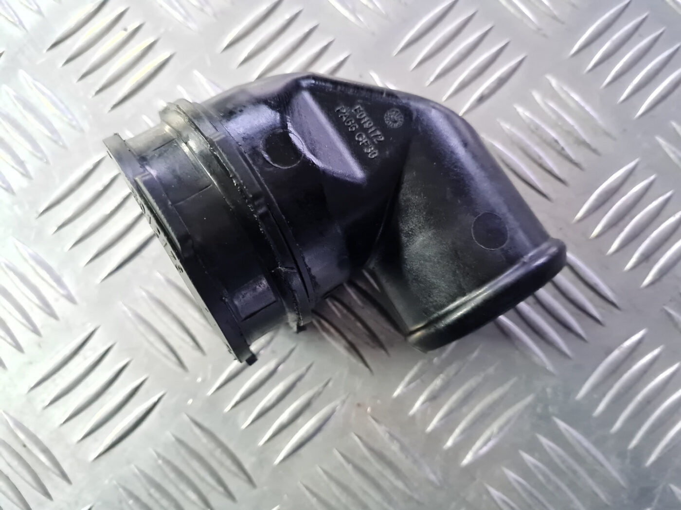 Interkulera caurule priekš VOLVO C30 2009 2 Interkulera caurule priekš VOLVO C30 2009