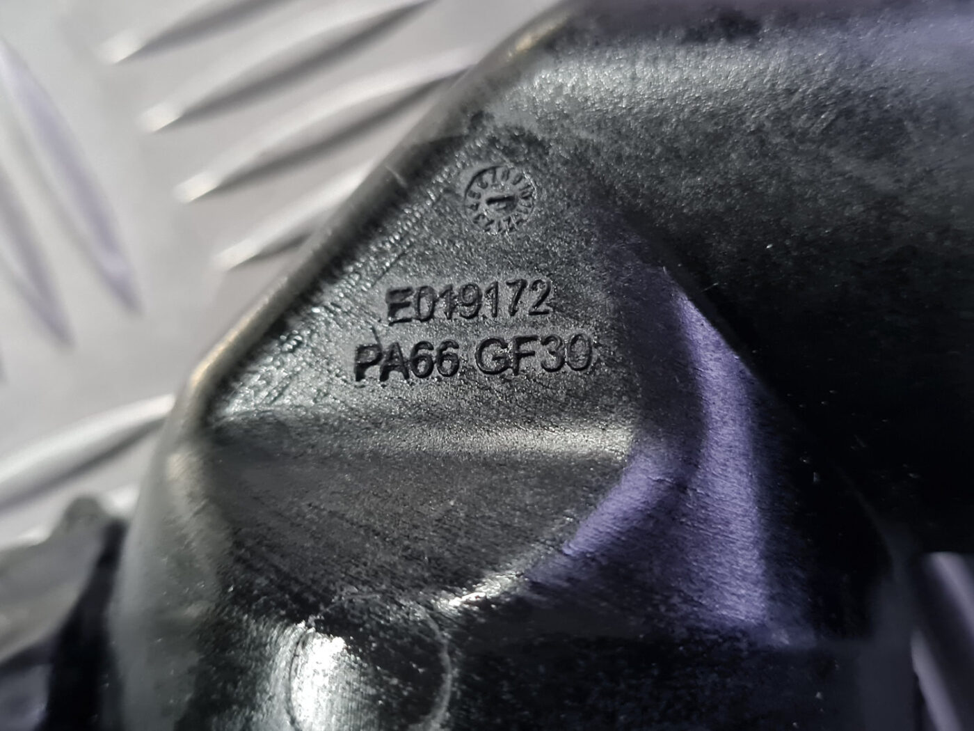 Interkulera caurule priekš VOLVO C30 2009 6 Interkulera caurule priekš VOLVO C30 2009