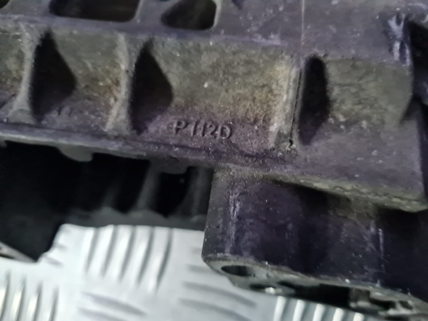 Dzinēja kronšteins priekš VOLVO C30 2009 5 Dzinēja kronšteins priekš VOLVO C30 2009