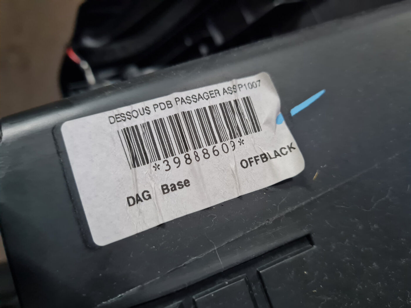 Mantu glabāšanas nodalījums pasažiera pusē priekš VOLVO C30 2009