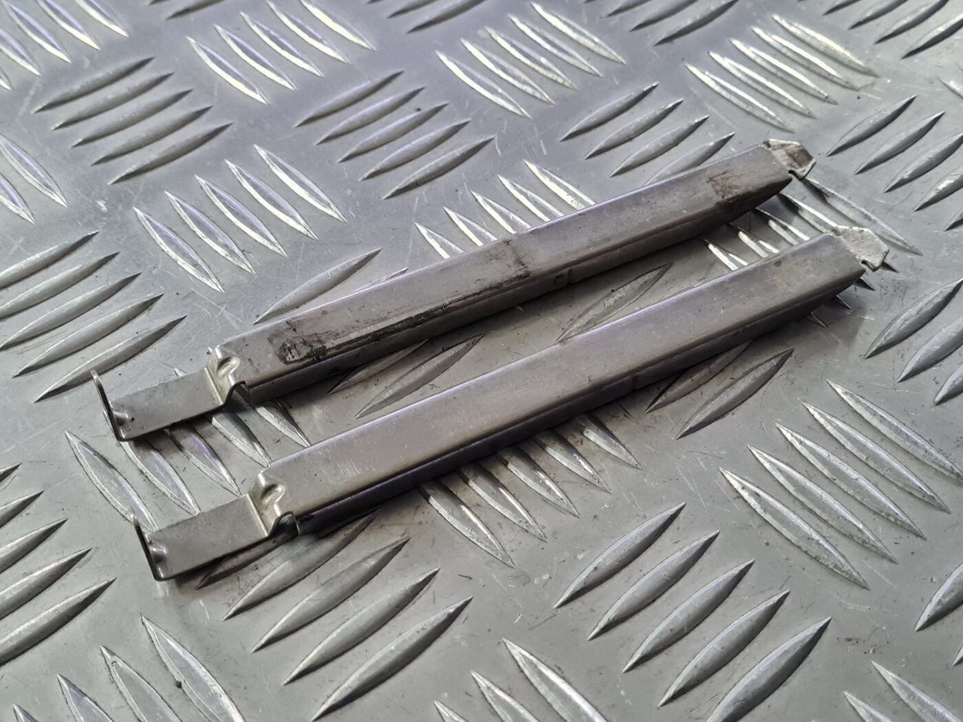 Lukturu kronšteins priekš VOLVO C30 2009 2 Lukturu kronšteins priekš VOLVO C30 2009