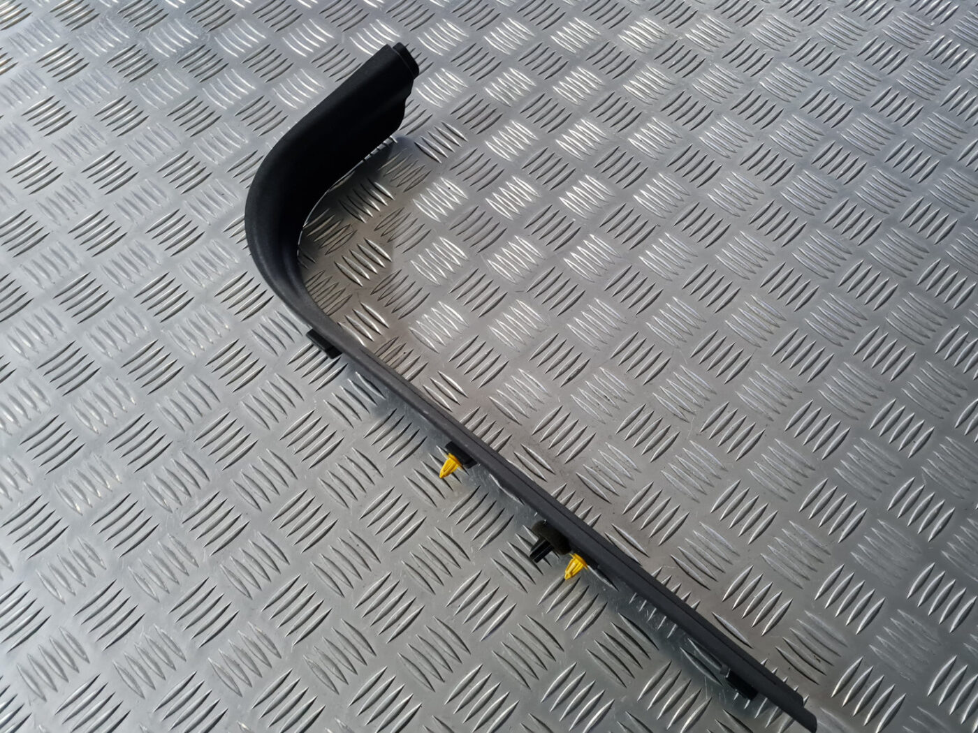 Sliekšņa priekšēja laba uzlika (salonā) priekš VOLVO C30 2009 2 Sliekšņa priekšēja laba uzlika (salonā) priekš VOLVO C30 2009