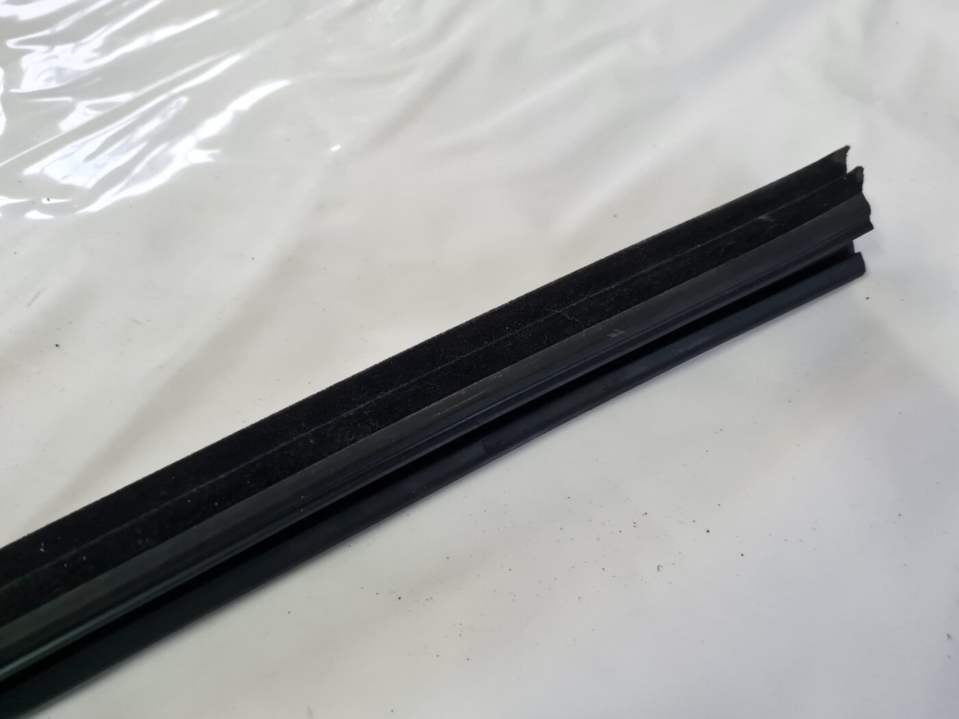 Durvju gumija priekš VOLVO C30 2009 4 Durvju gumija priekš VOLVO C30 2009