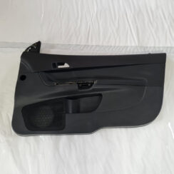 Priekšējo labo durvju apdare priekš VOLVO C30 2009