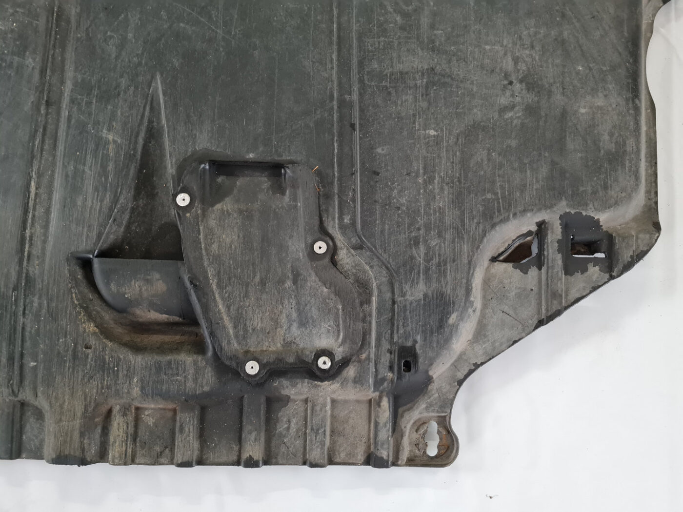 Dzinēja aizsargs priekš VOLVO C30 2009 11 Dzinēja aizsargs priekš VOLVO C30 2009