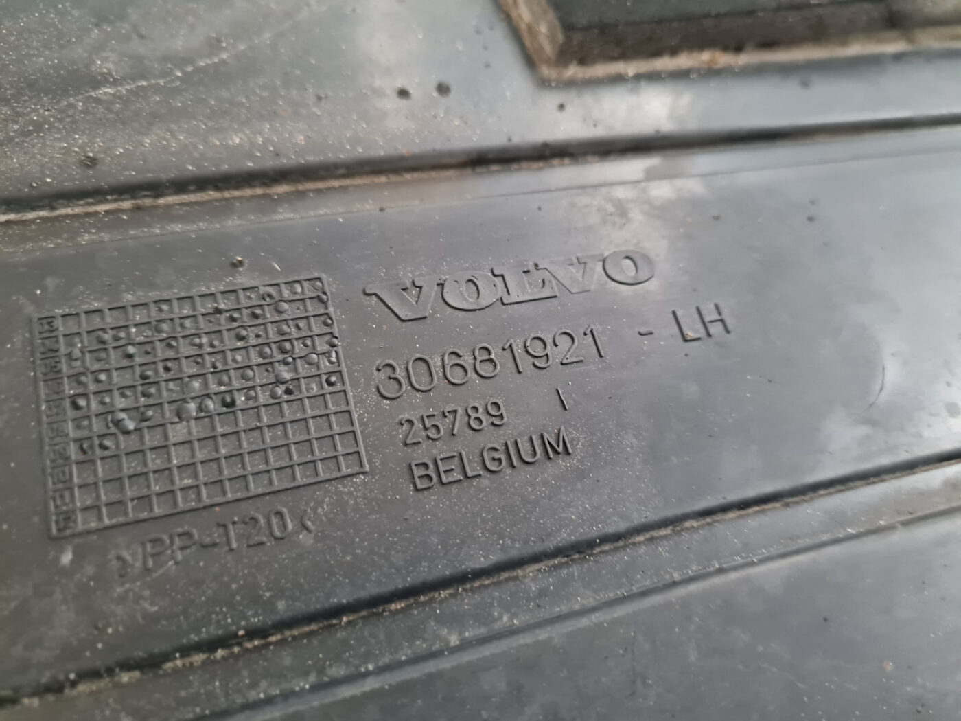 Virsbūves apakšējais aizsargs priekš VOLVO C30 2009 3 Virsbūves apakšējais aizsargs priekš VOLVO C30 2009