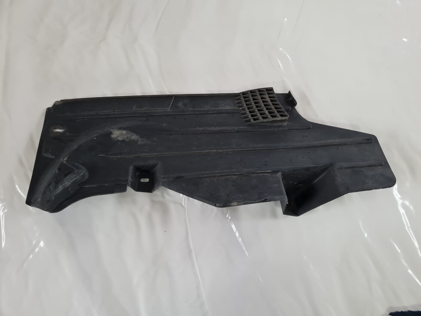 Virsbūves apakšējais aizsargs priekš VOLVO C30 2009 6 Virsbūves apakšējais aizsargs priekš VOLVO C30 2009