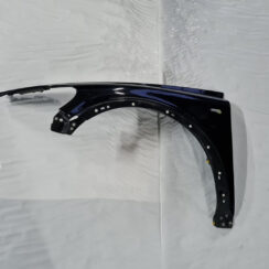 Priekšējais kreisais spārns priekš VOLVO C30 2009