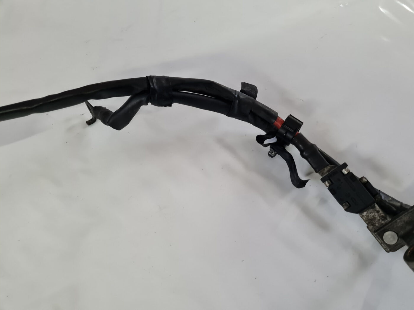 Akumulatora elektroinstalācija priekš VOLVO C30 2009 12 Akumulatora elektroinstalācija priekš VOLVO C30 2009