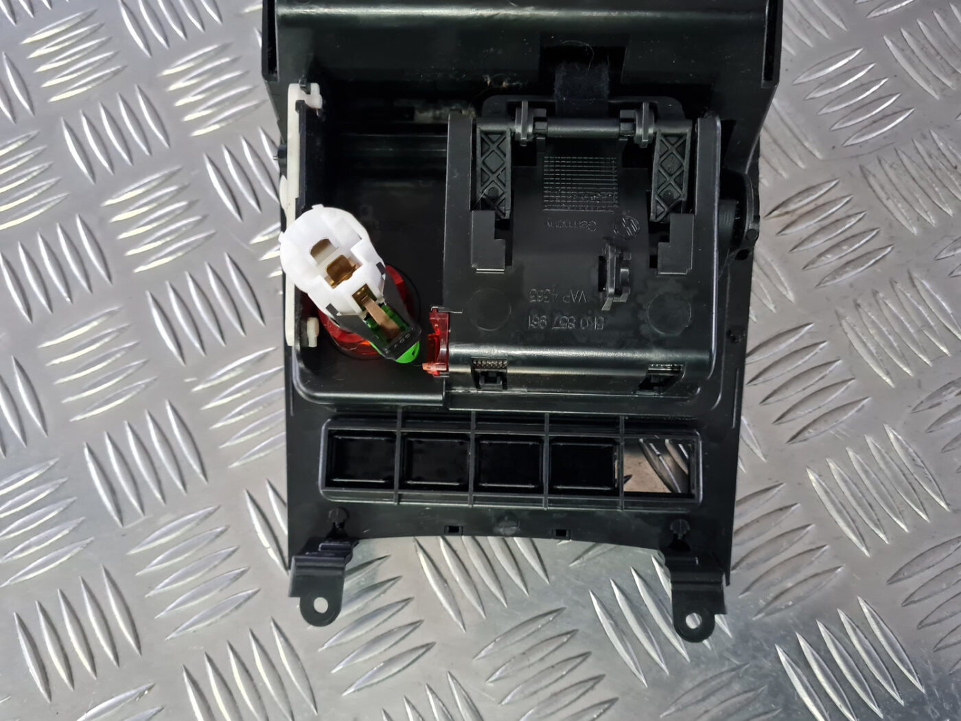 Pelnu trauks priekš VW GOLF 6 2011 4 Pelnu trauks priekš VW GOLF 6 2011