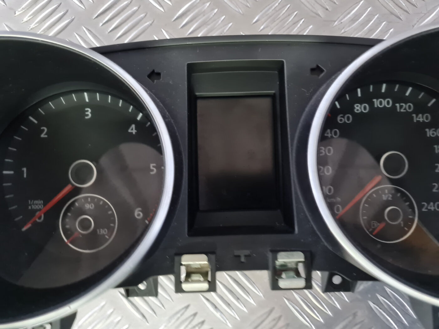 Spidometrs priekš VW GOLF 6 2011 11 Spidometrs priekš VW GOLF 6 2011