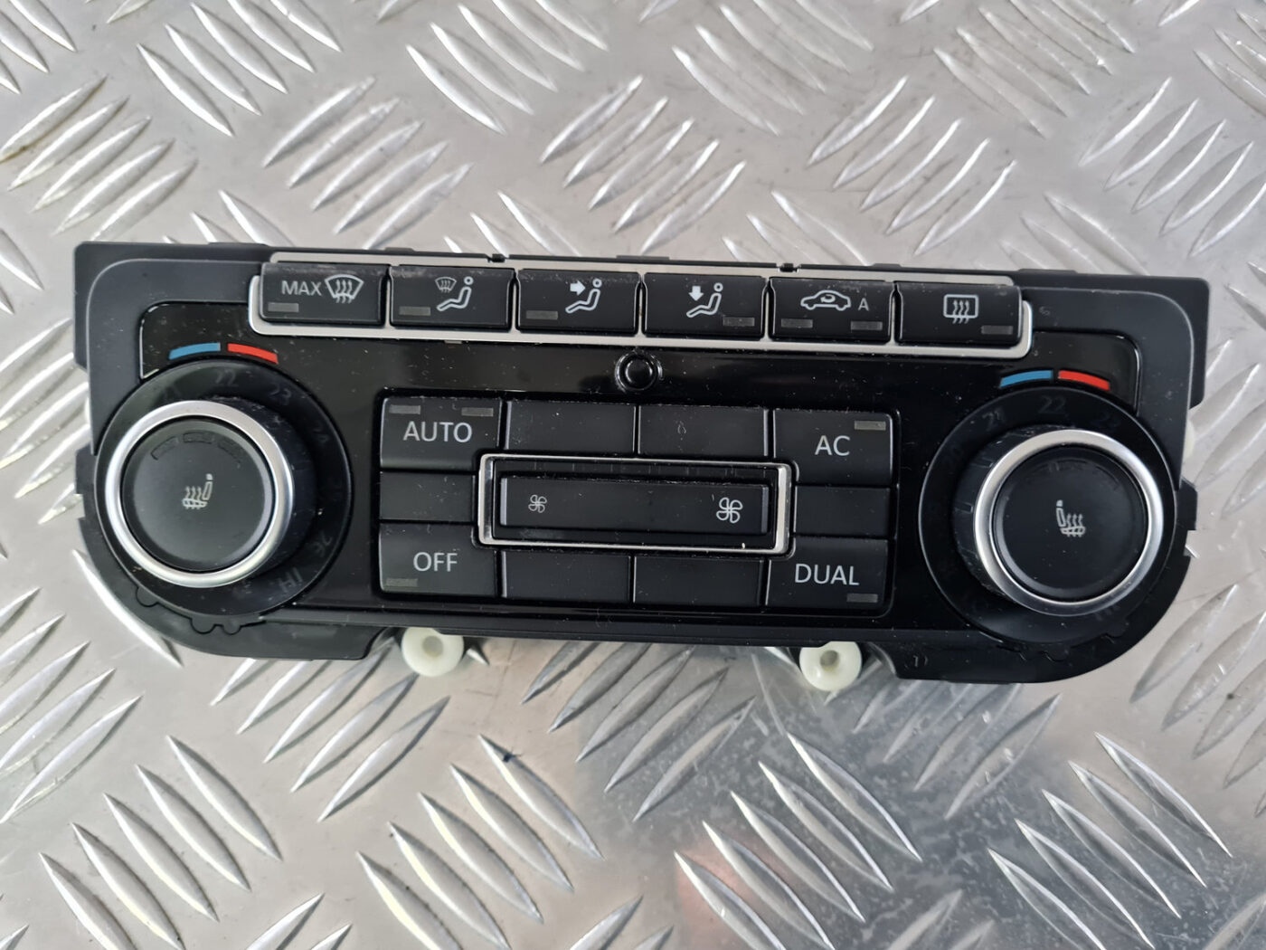 Klimata kontroles bloks priekš VW GOLF 6 2011 2 Klimata kontroles bloks priekš VW GOLF 6 2011