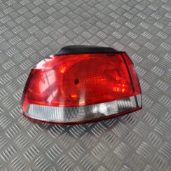 Aizmugurējais kreisais lukturis priekš VW GOLF 6 2011