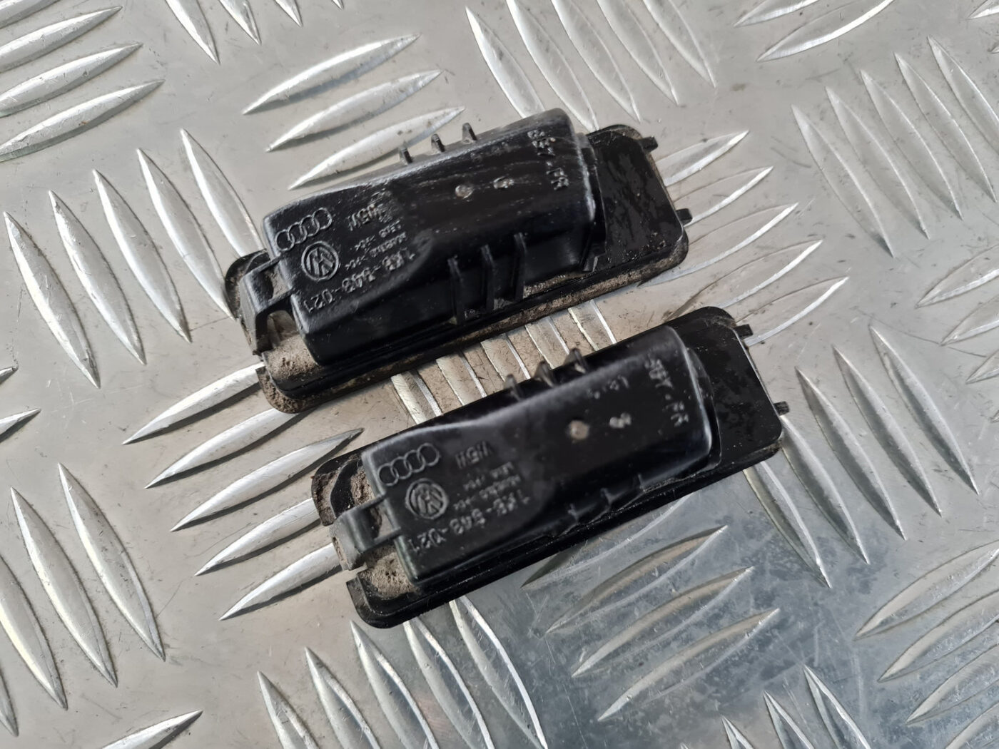 Numura zīmes apgaismojums priekš VW GOLF 6 2011 7 Numura zīmes apgaismojums priekš VW GOLF 6 2011