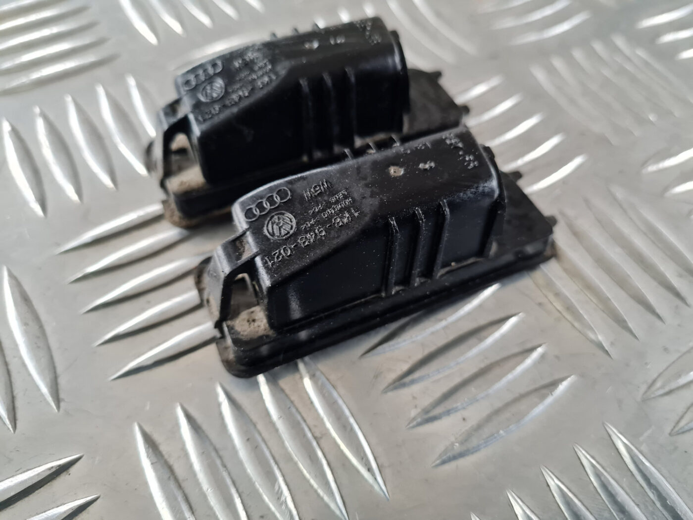 Numura zīmes apgaismojums priekš VW GOLF 6 2011 6 Numura zīmes apgaismojums priekš VW GOLF 6 2011