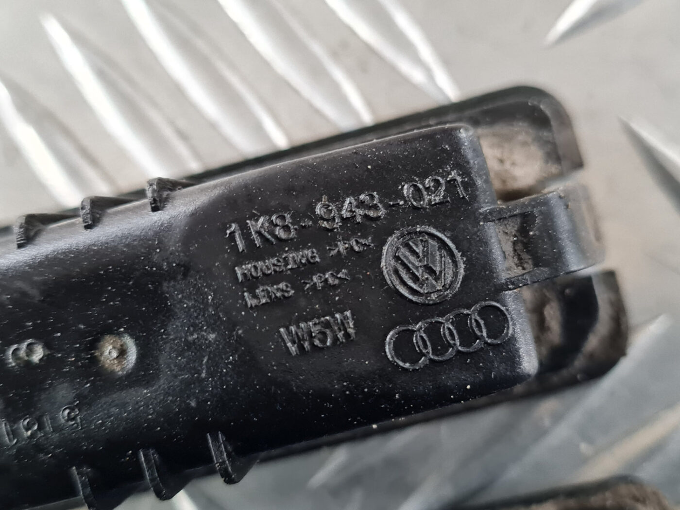 Numura zīmes apgaismojums priekš VW GOLF 6 2011 4 Numura zīmes apgaismojums priekš VW GOLF 6 2011