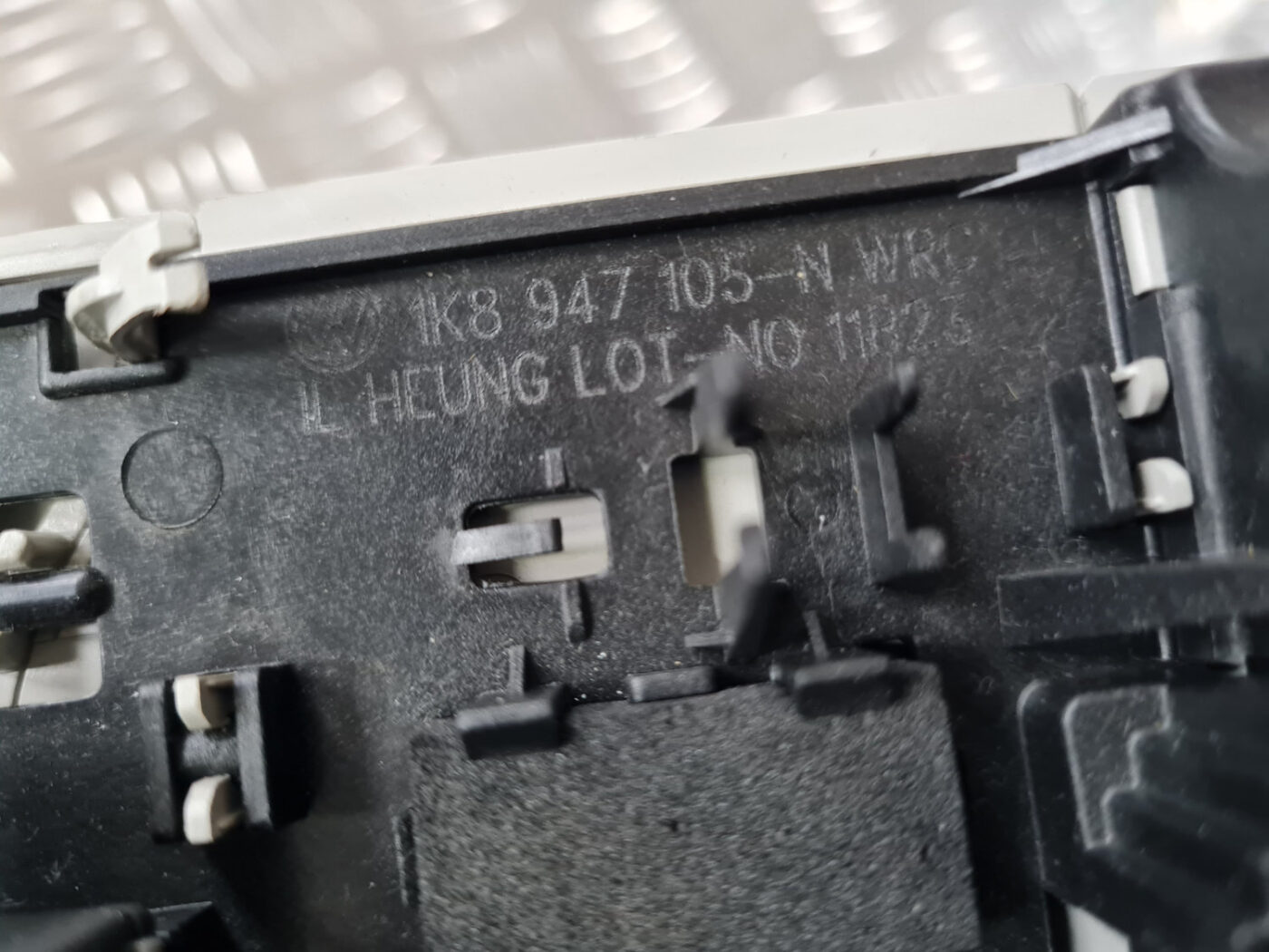 Salona apgaismojuma panelis priekš VW GOLF 6 2011 5 Salona apgaismojuma panelis priekš VW GOLF 6 2011