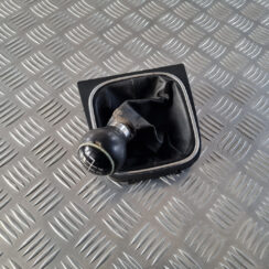 Pārnesumu pārslēgšanas kloķa uzgalis priekš VW GOLF 6 2011