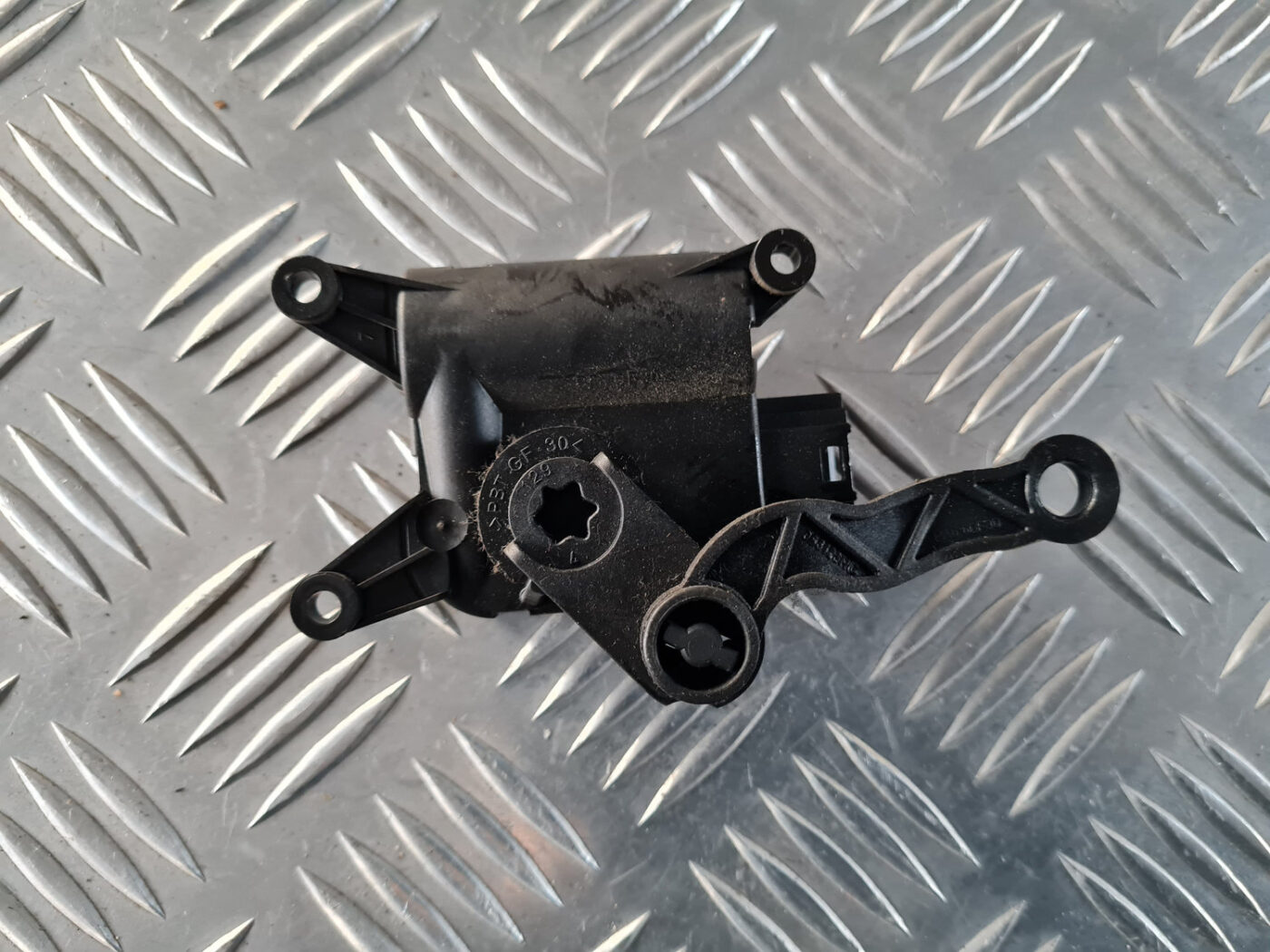 Apsildes sistēmas aktuators priekš VW GOLF 6 2011