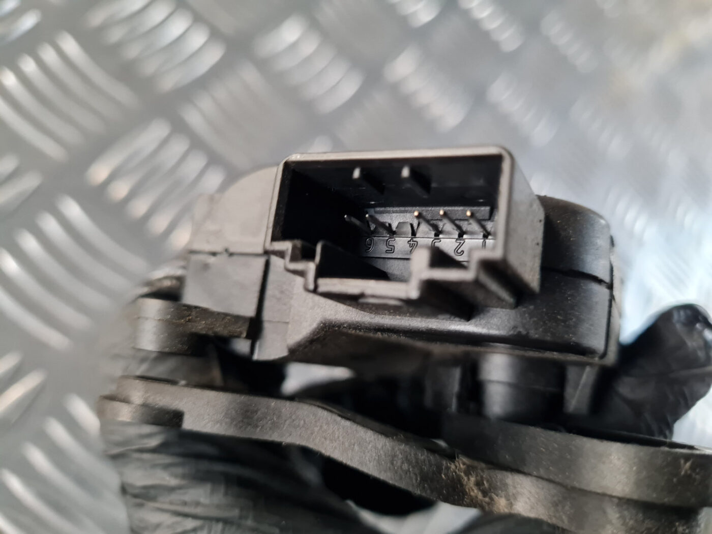 Apsildes sistēmas aktuators priekš VW GOLF 6 2011