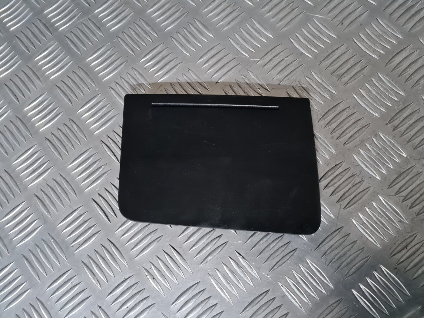 Mantu glabāšanas nodalījuma vāks priekš VW GOLF 6 2011 1 Mantu glabāšanas nodalījuma vāks priekš VW GOLF 6 2011