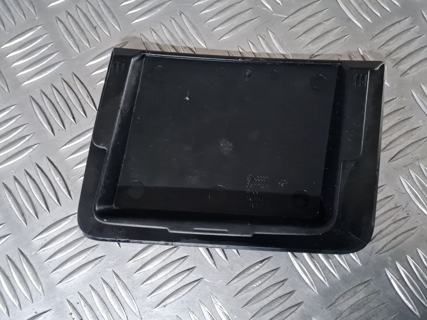 Mantu glabāšanas nodalījuma vāks priekš VW GOLF 6 2011 4 Mantu glabāšanas nodalījuma vāks priekš VW GOLF 6 2011