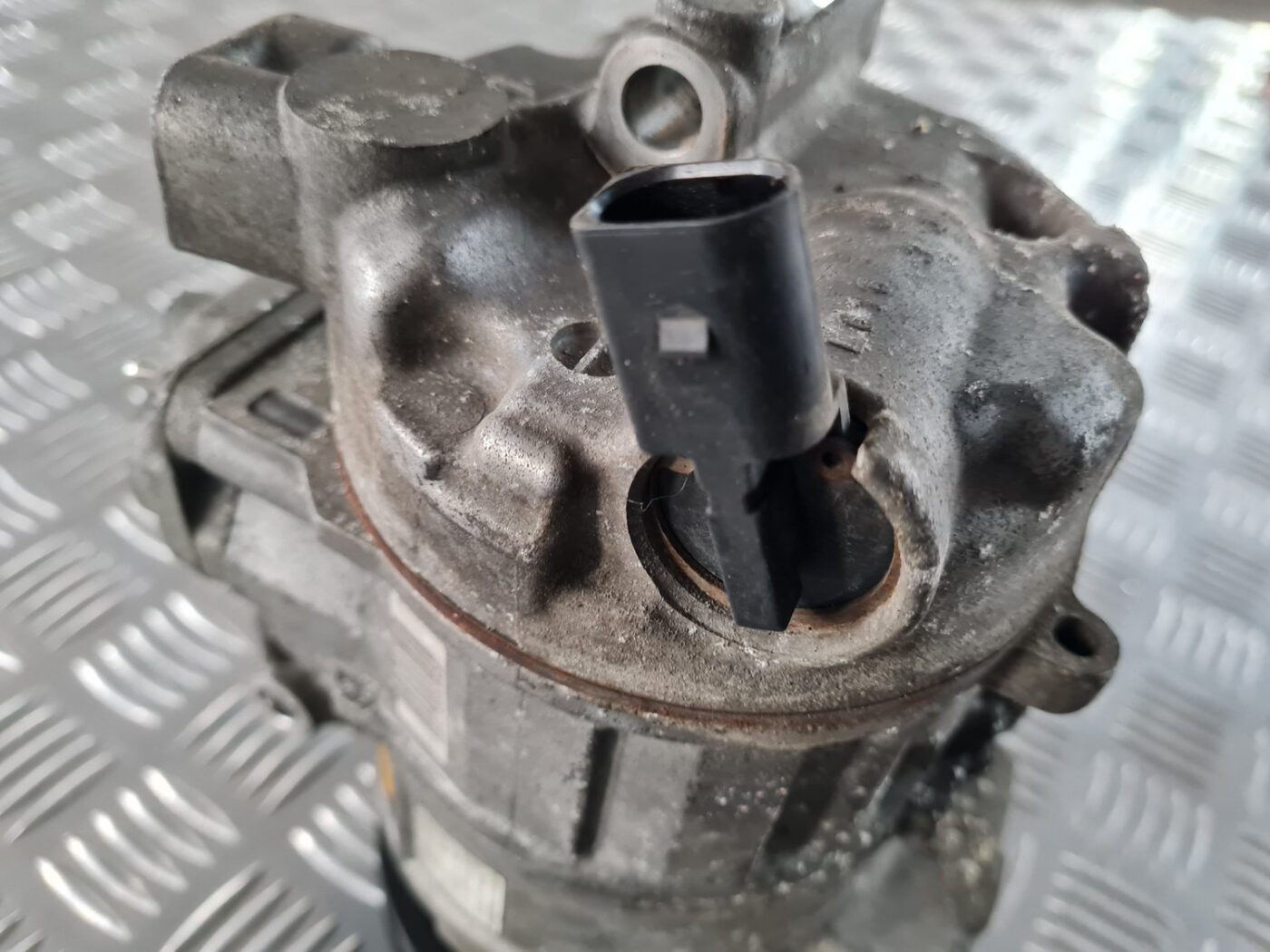 Gaisa kondicioniera kompresors priekš VW GOLF 6 2011 3 Gaisa kondicioniera kompresors priekš VW GOLF 6 2011