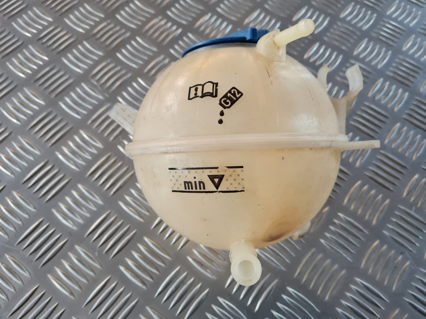 Dzesēšanas šķidruma tvertne priekš VW GOLF 6 2011 6 Dzesēšanas šķidruma tvertne priekš VW GOLF 6 2011