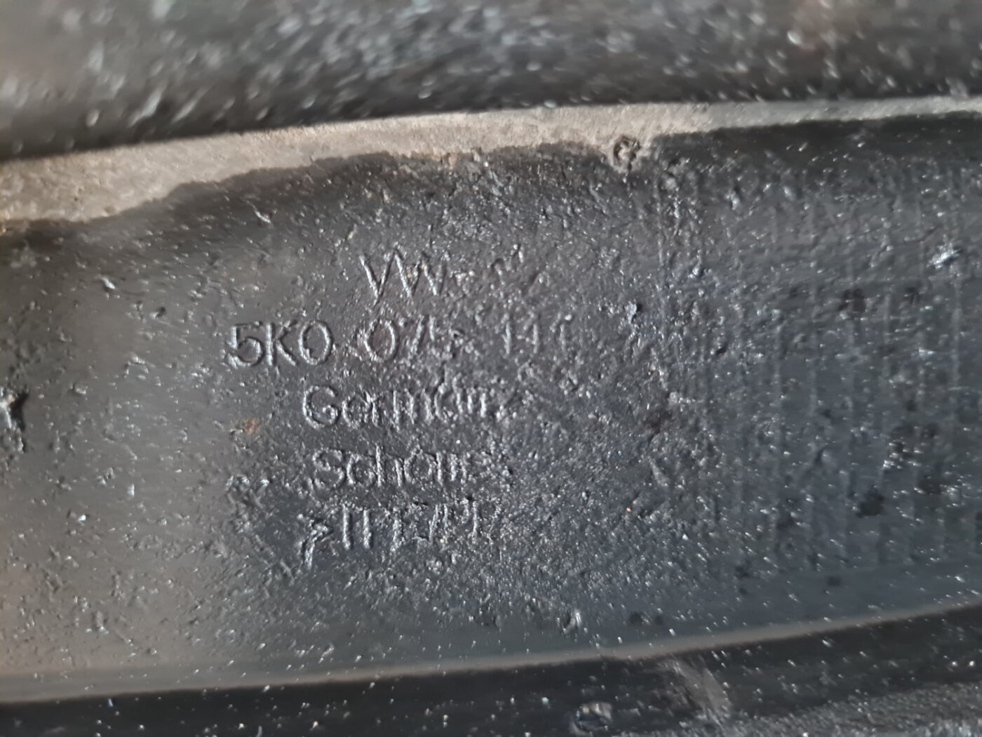 Priekšējais kreisais dubļu aizsargs priekš VW GOLF 6 2011 3 Priekšējais kreisais dubļu aizsargs priekš VW GOLF 6 2011