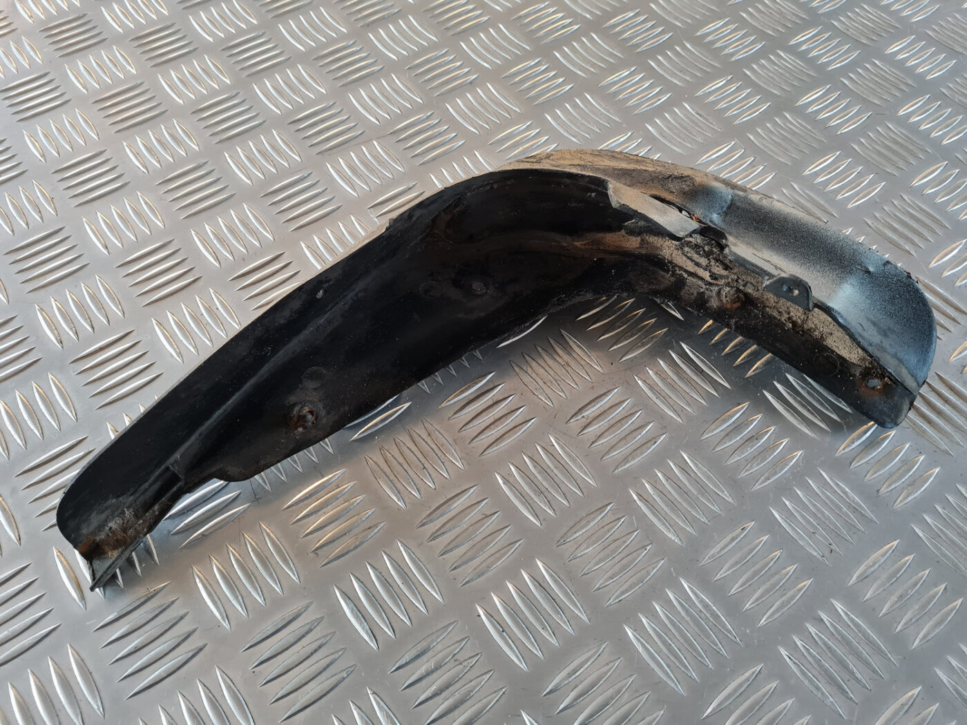 Priekšējais labais dubļu aizsargs priekš VW GOLF 6 2011 7 Priekšējais labais dubļu aizsargs priekš VW GOLF 6 2011