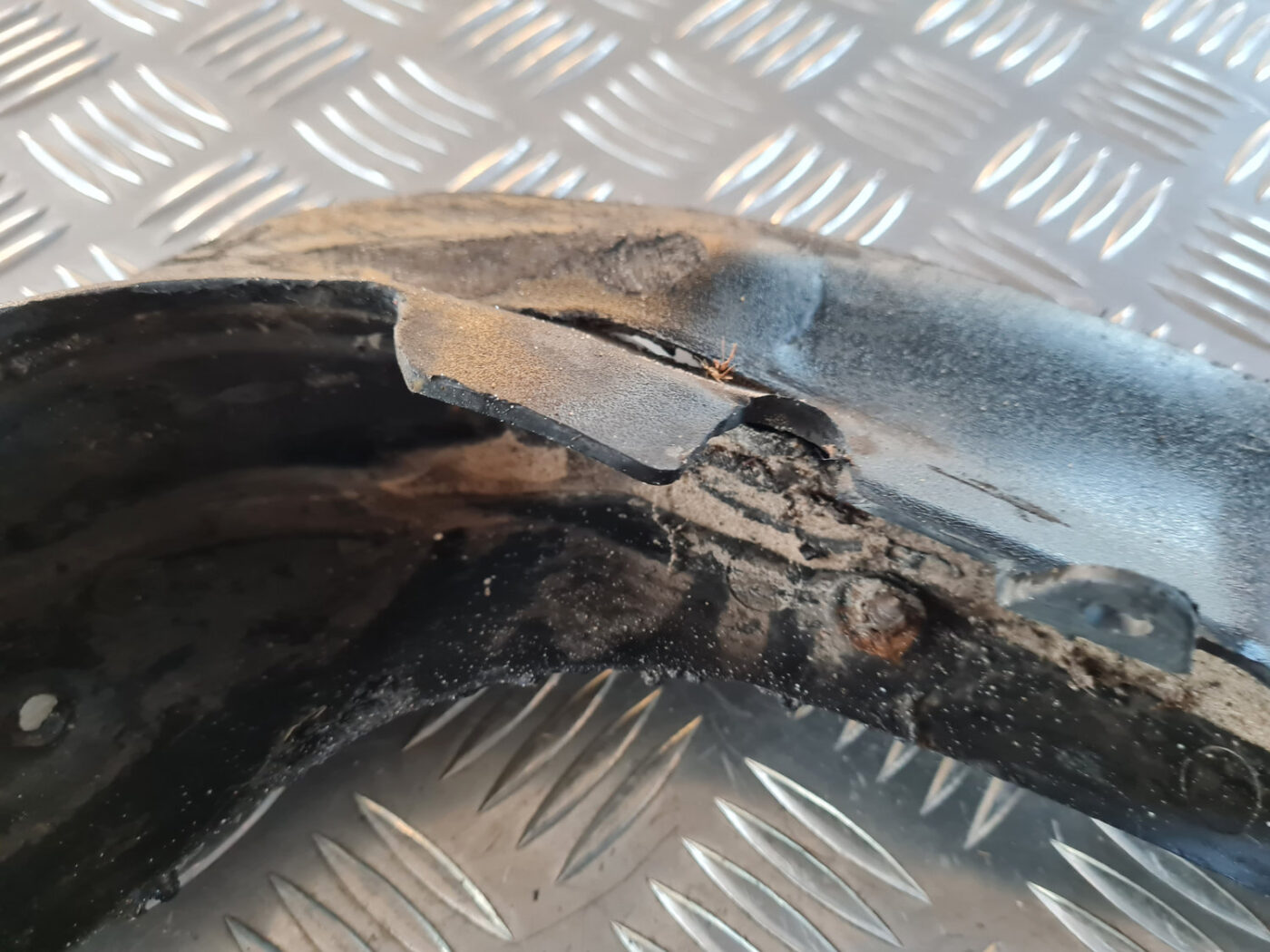 Priekšējais labais dubļu aizsargs priekš VW GOLF 6 2011 6 Priekšējais labais dubļu aizsargs priekš VW GOLF 6 2011