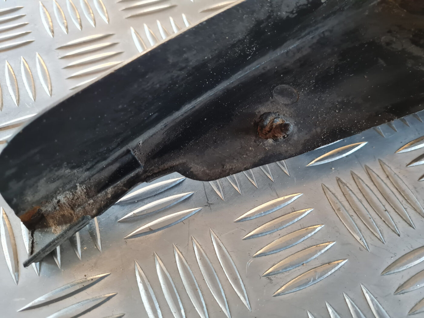 Priekšējais labais dubļu aizsargs priekš VW GOLF 6 2011 5 Priekšējais labais dubļu aizsargs priekš VW GOLF 6 2011