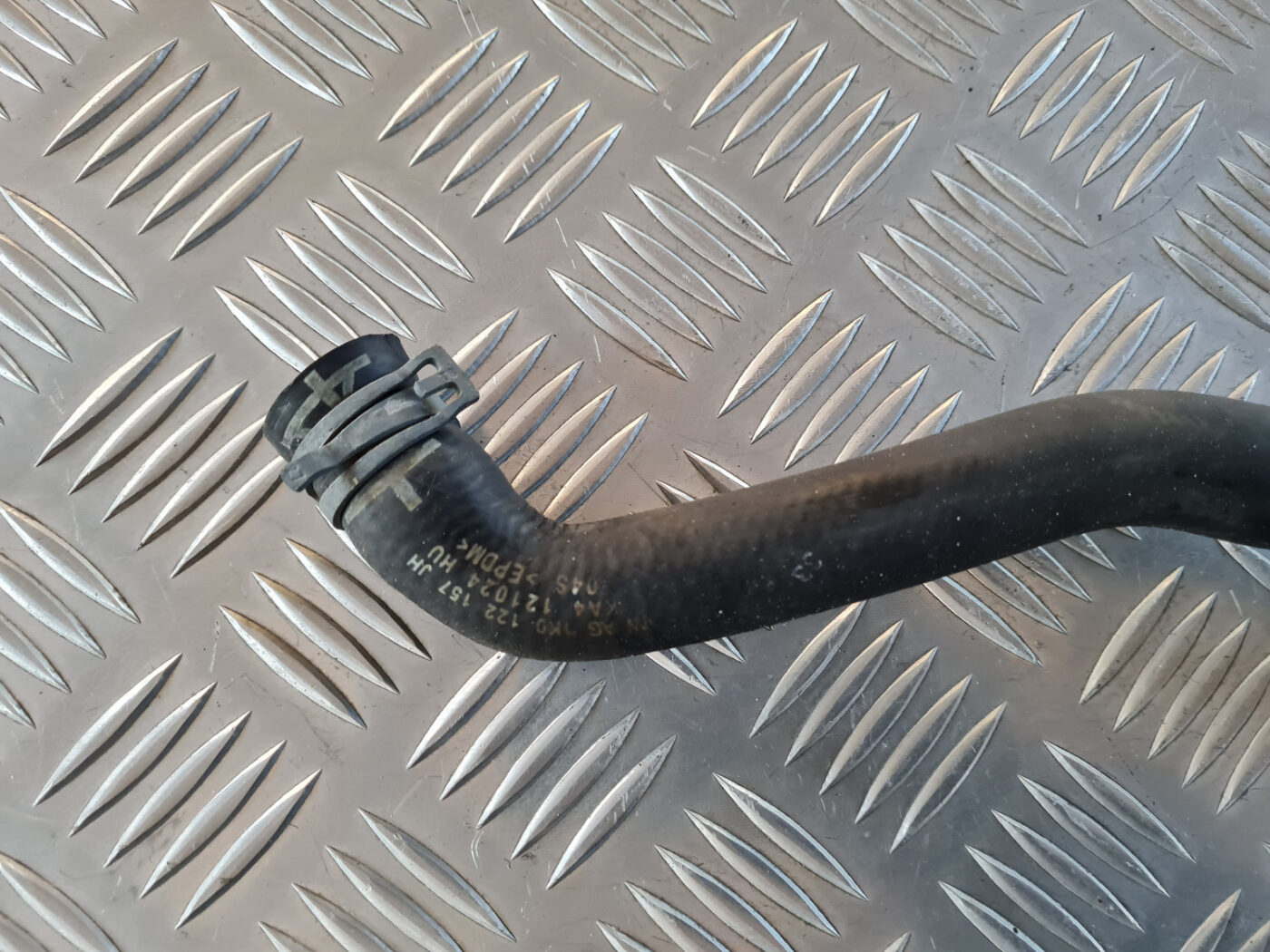 Dzesēšanas caurule priekš VW GOLF 6 2011 2 Dzesēšanas caurule priekš VW GOLF 6 2011