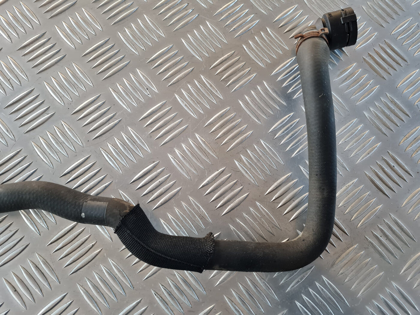 Dzesēšanas caurule priekš VW GOLF 6 2011 5 Dzesēšanas caurule priekš VW GOLF 6 2011