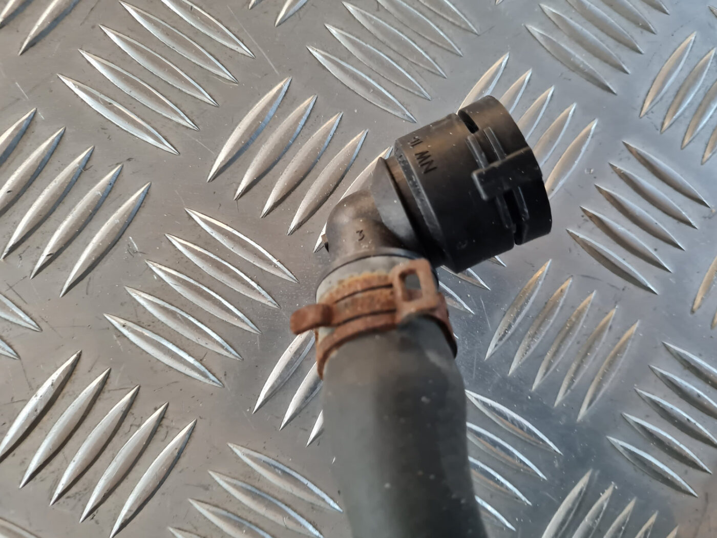 Dzesēšanas caurule priekš VW GOLF 6 2011 4 Dzesēšanas caurule priekš VW GOLF 6 2011