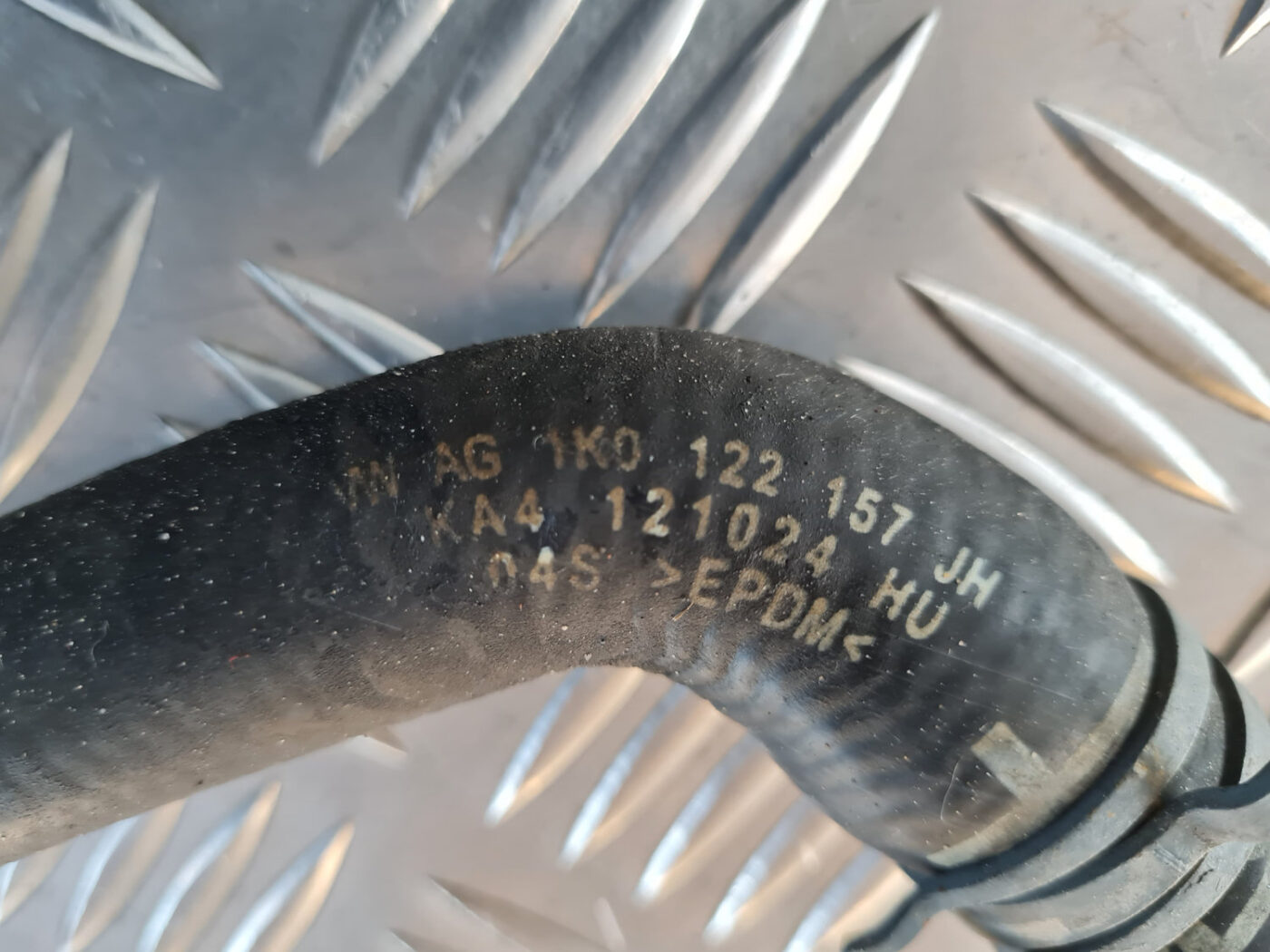 Dzesēšanas caurule priekš VW GOLF 6 2011 3 Dzesēšanas caurule priekš VW GOLF 6 2011