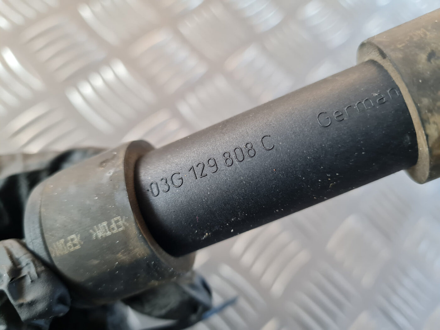 Vakuuma gaisa tilpne priekš VW GOLF 6 2011